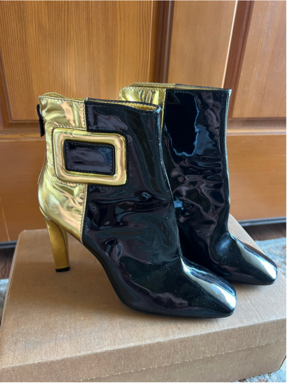 Roger Vivier Heeled Boots Size 38/8 Black and Gold True Luxury - Picture 3 of 8